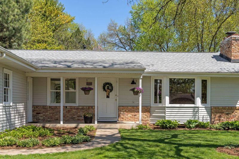 5600 Hawkes Dr, Edina, MN 55436