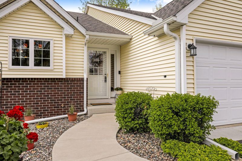 12995 Eastview Ct, Apple Valley, MN 55124