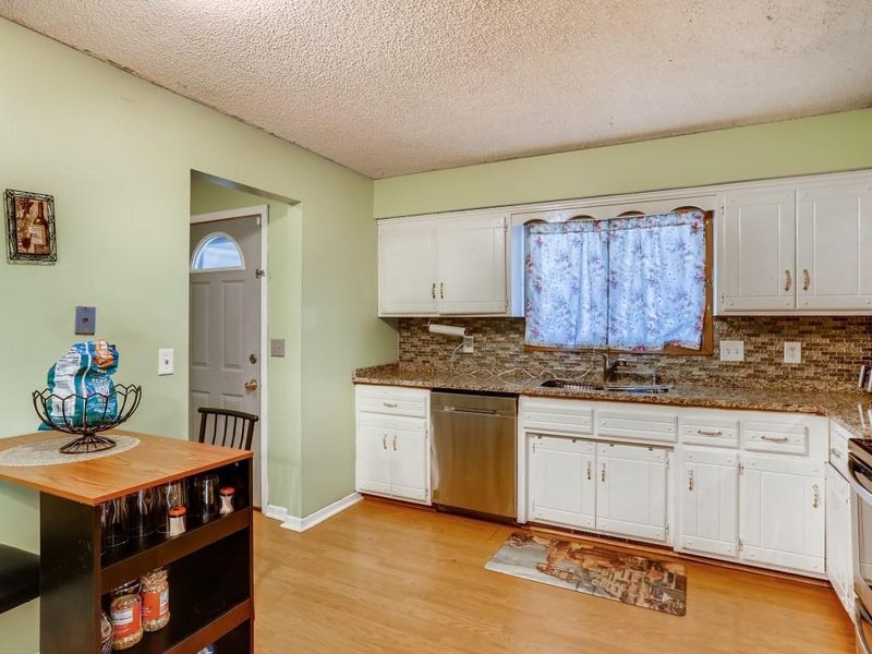 943 124th Ln NW, Coon Rapids, MN 55448