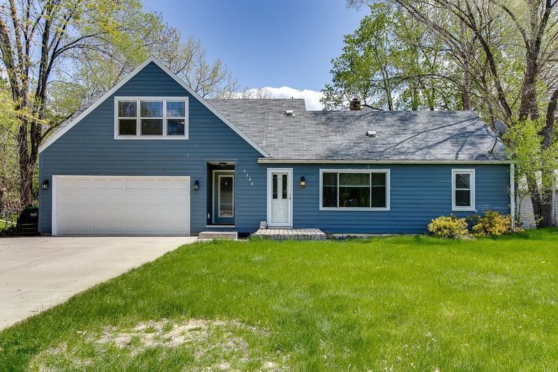 5386 Quincy St, Mounds View, MN 55112