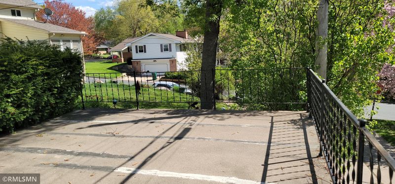 3905 Abbott Ave N, Robbinsdale, MN 55422