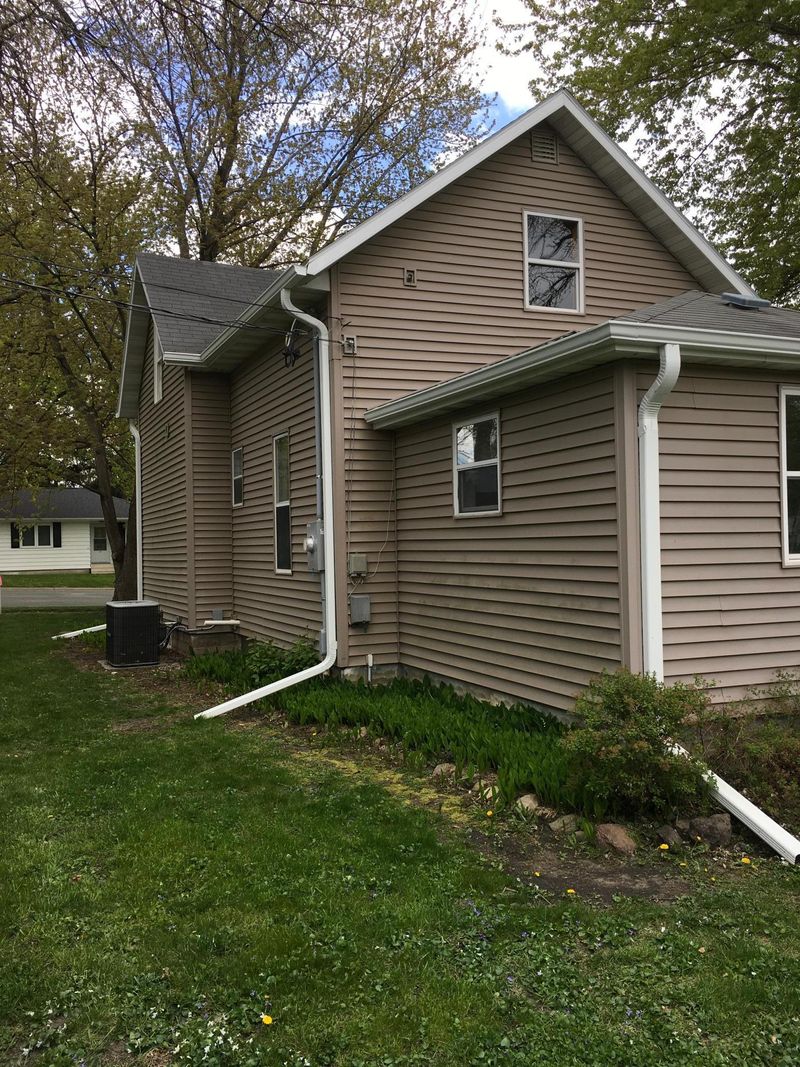112 2nd Ave SE, Hayfield, MN 55940