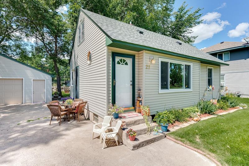 21 Park Dr, Circle Pines, MN 55014