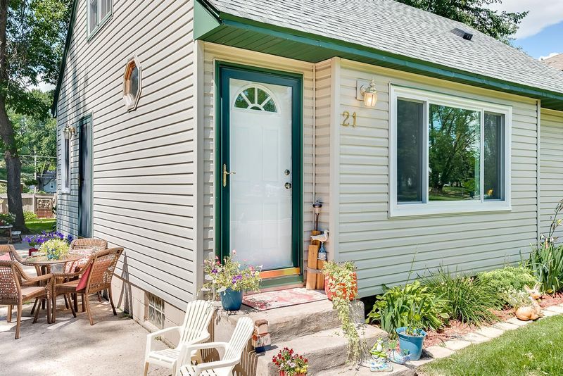 21 Park Dr, Circle Pines, MN 55014