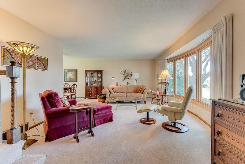 5016 Normandale Highlands Dr, Bloomington, MN 55437