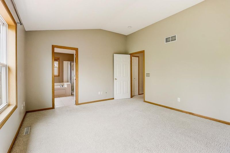 9021 Peony Ln N, Maple Grove, MN 55311