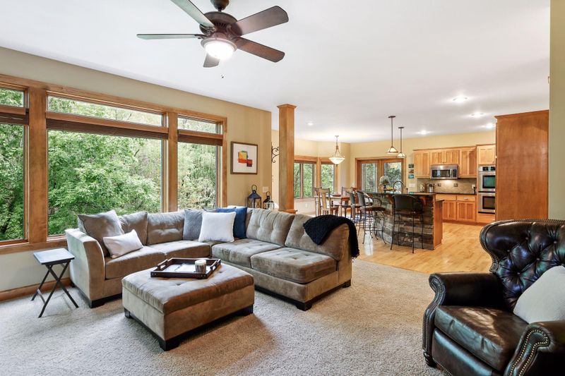 915 Wild Rose Ct, Eagan, MN 55123