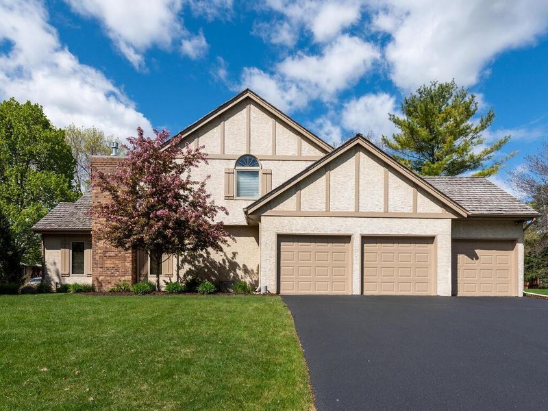 13498 Woodmere Cir, Eden Prairie, MN 55346