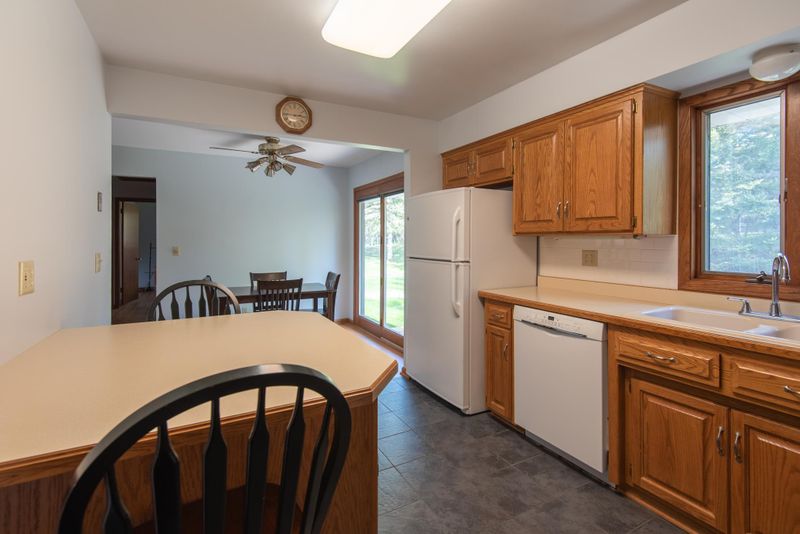 484 Judith Ave, Roseville, MN 55113