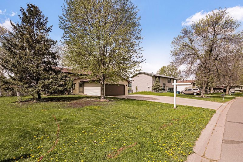 664 Schilling Cir NW, Forest Lake, MN 55025