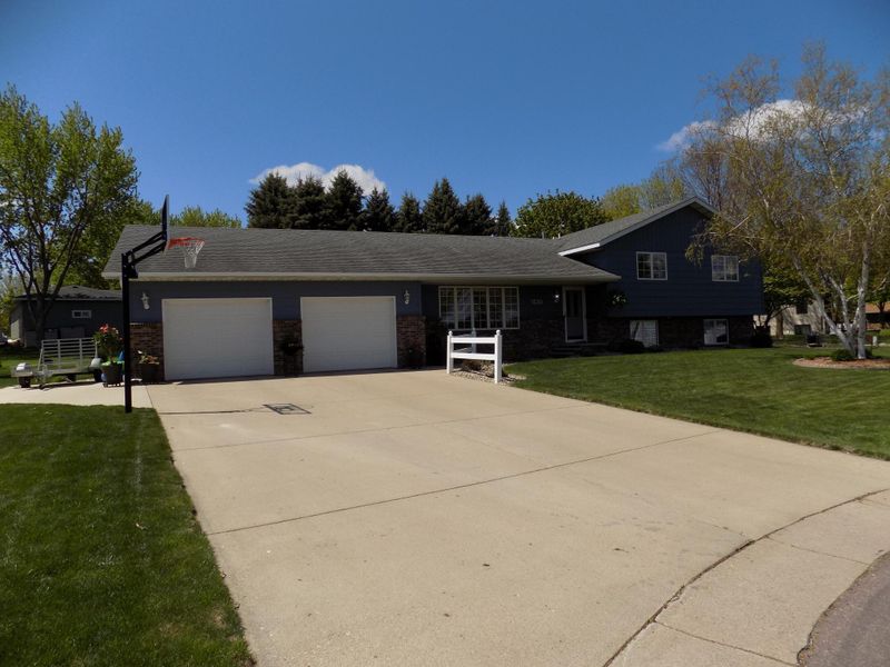 1530 Southview Ct, Fairmont, MN 56031