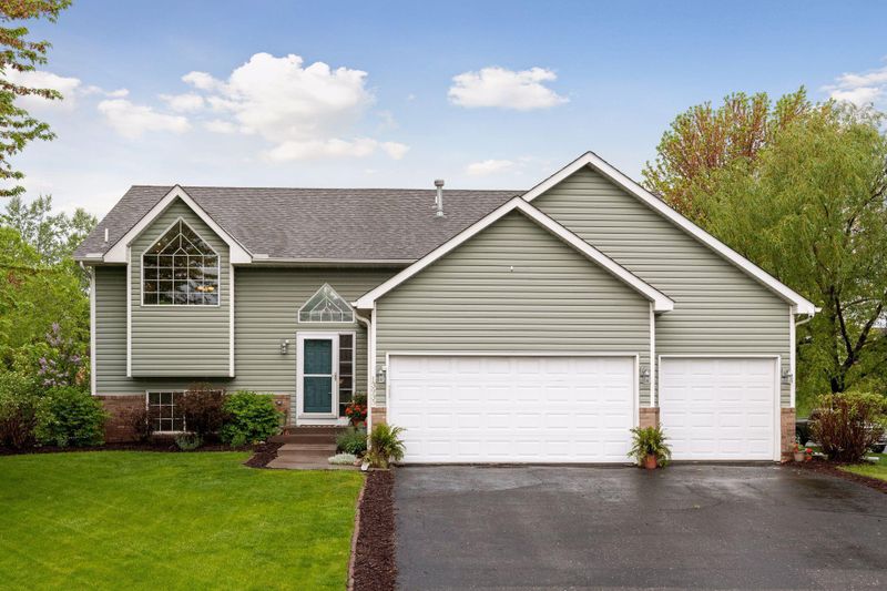 13935 Hill Place Dr, Rogers, MN 55374