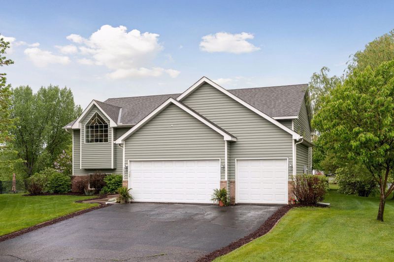 13935 Hill Place Dr, Rogers, MN 55374