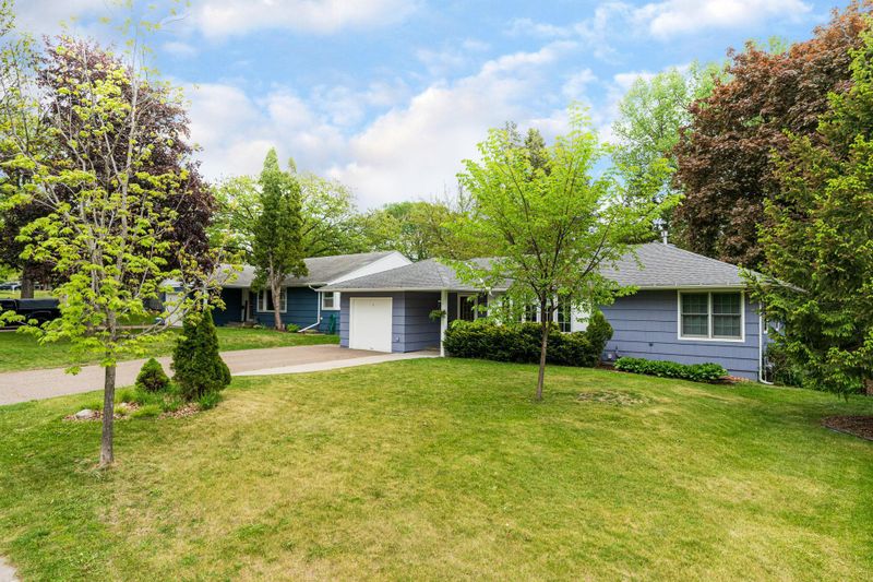 6823 Eliot View Rd, Saint Louis Park, MN 55426