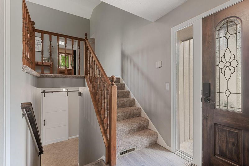 401 E 153rd St, Burnsville, MN 55306