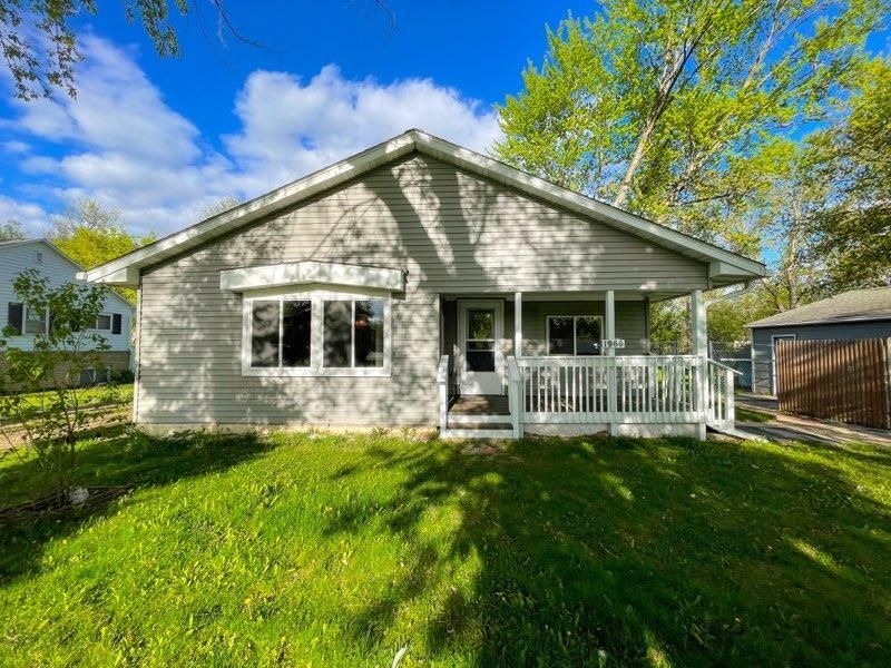 1960 Clarence St, Maplewood, MN 55109
