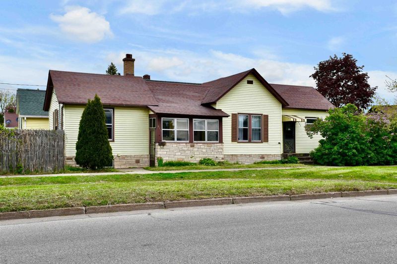 822 E Broadway St, Winona, MN 55987