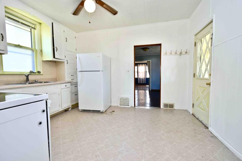822 E Broadway St, Winona, MN 55987