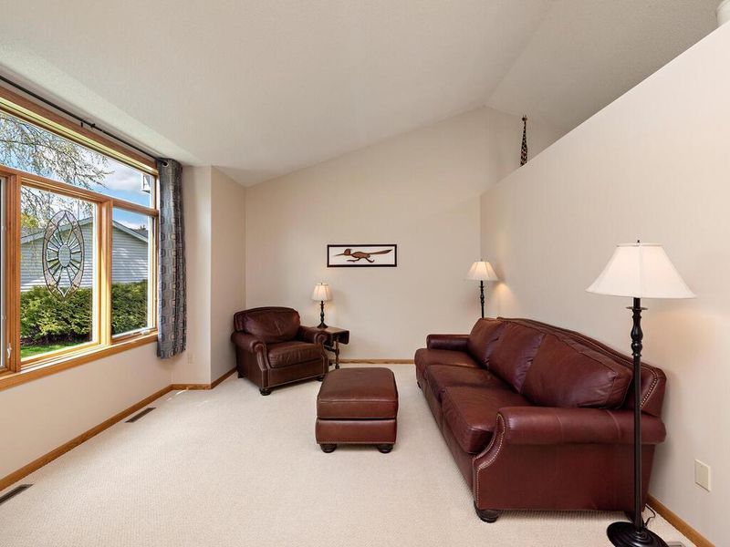 8620 Kingfisher Ct, Chanhassen, MN 55317