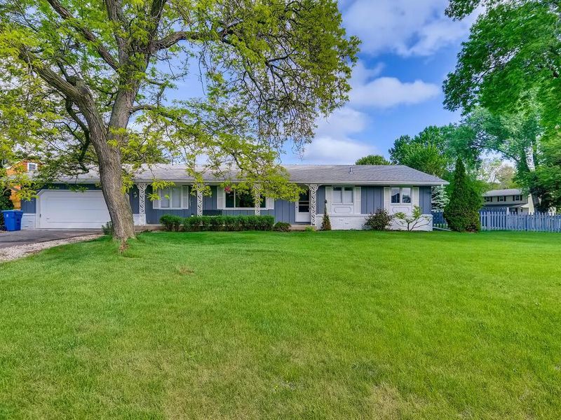 1420 E 100th St, Bloomington, MN 55425