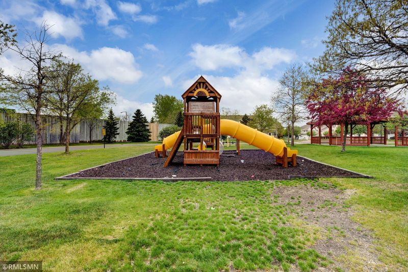8945 92nd St S, Cottage Grove, MN 55016