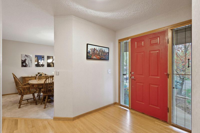 11725 Tanglewood Dr, Eden Prairie, MN 55347