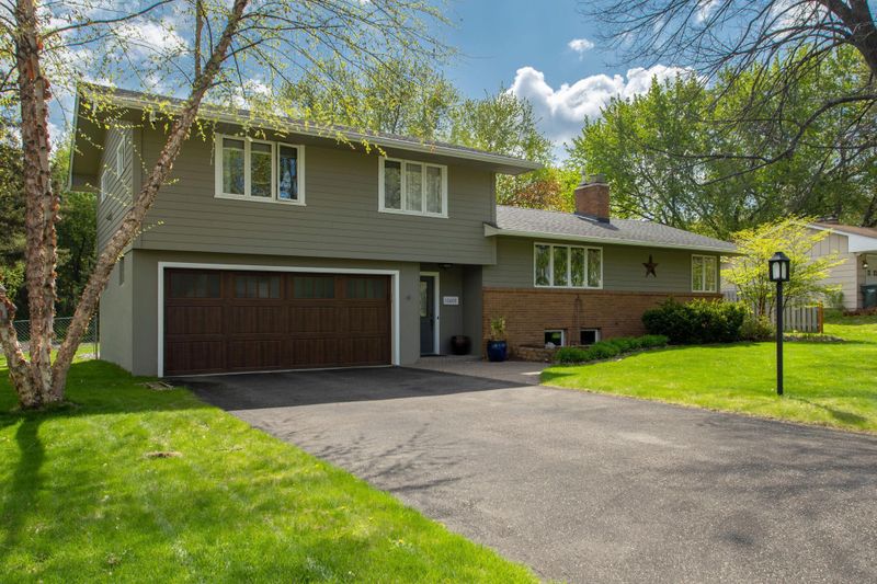 10607 Vessey Rd, Bloomington, MN 55437