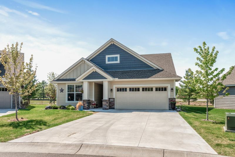 718 S Creek Cir N, Champlin, MN 55316