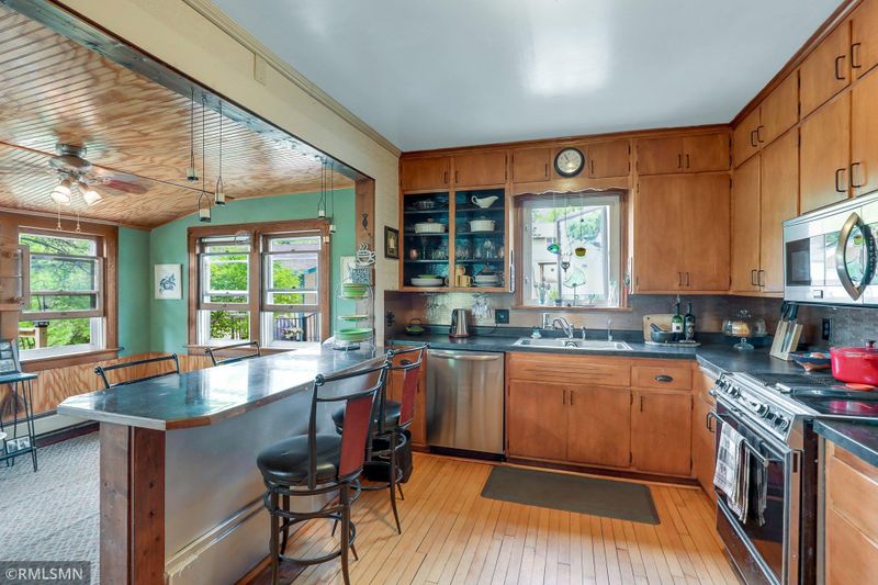 5935 Lynwood Blvd, Mound, MN 55364
