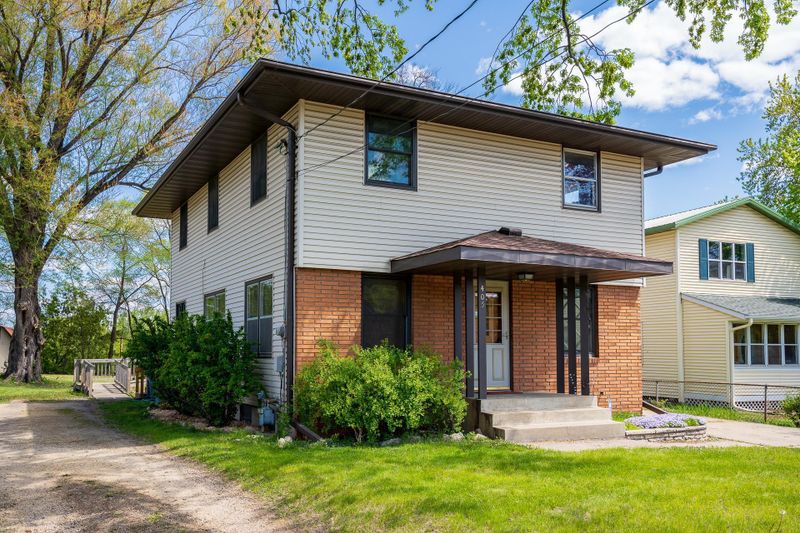 405 Robie St E, Saint Paul, MN 55107