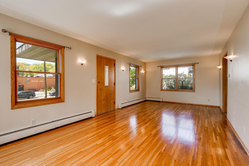 405 Robie St E, Saint Paul, MN 55107