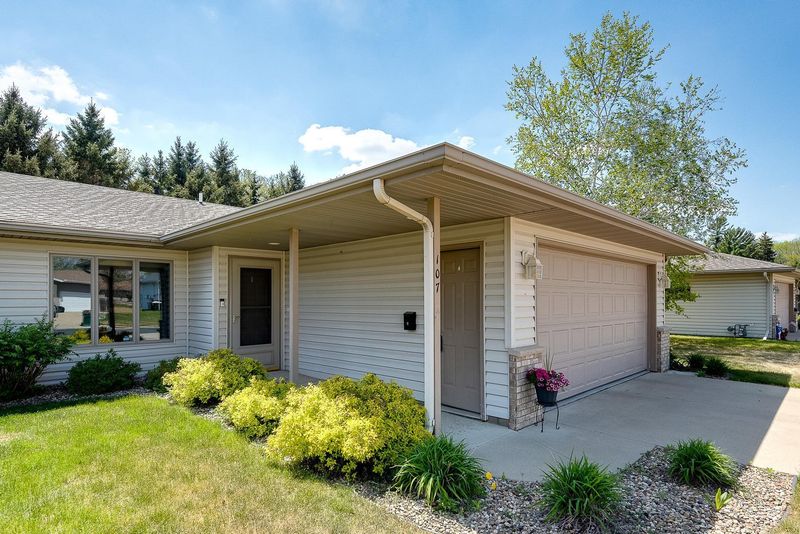 107 Lillie Ln, Pine Island, MN 55963