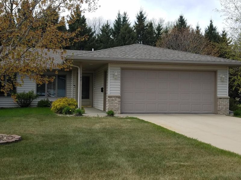 107 Lillie Ln, Pine Island, MN 55963