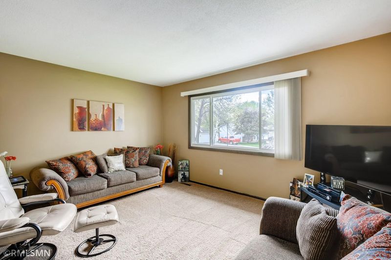 1644 Walnut Ln, Eagan, MN 55122