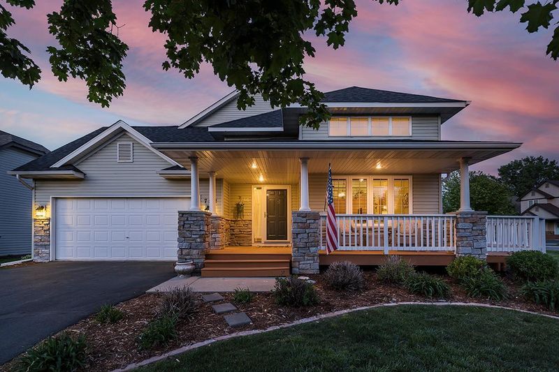 752 7th St, Chaska, MN 55318