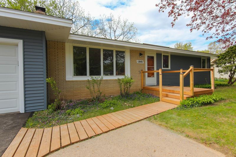 1981 Summer St, Roseville, MN 55113