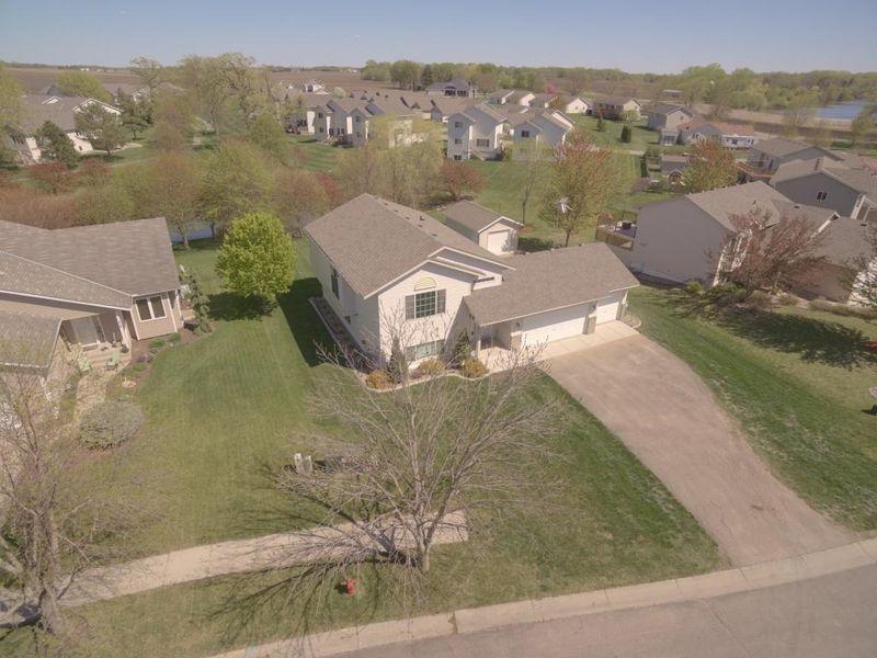 417 Lake Dr, Winsted, MN 55395