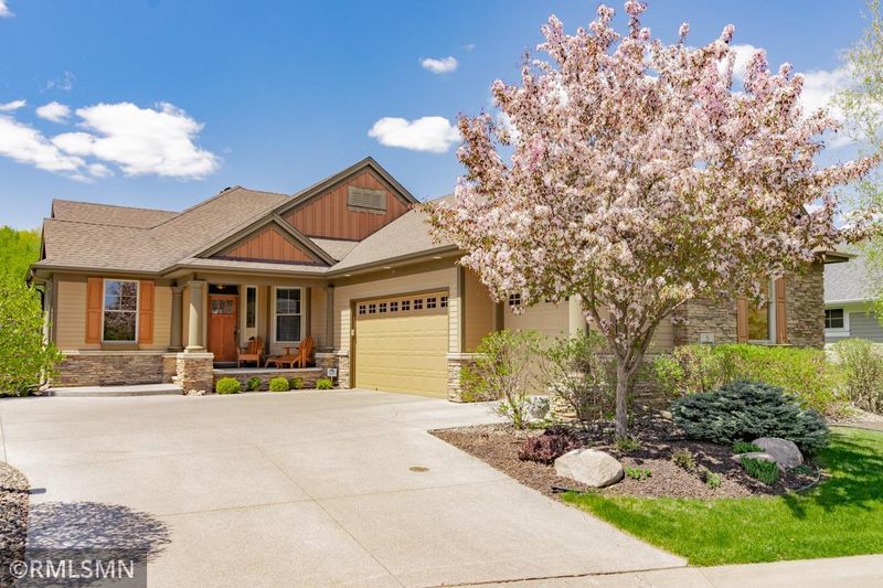5 Hawthorne Ct, North Oaks, MN 55127
