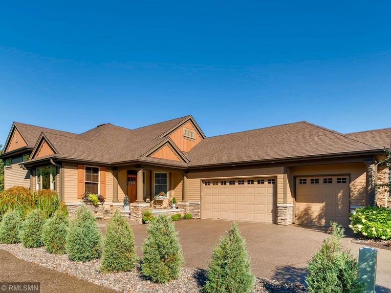 5 Hawthorne Ct, North Oaks, MN 55127