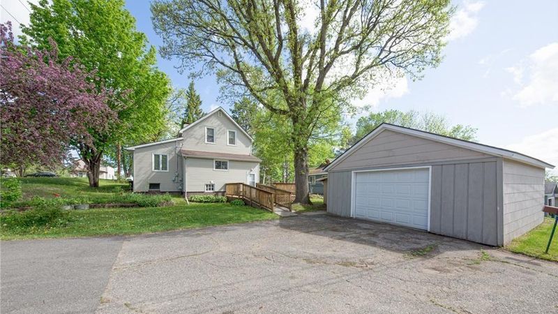 208 Mitchell St, Coleraine, MN 55722