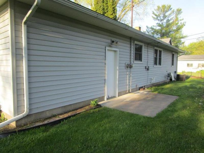 909 2nd St, Boyceville, WI 54725