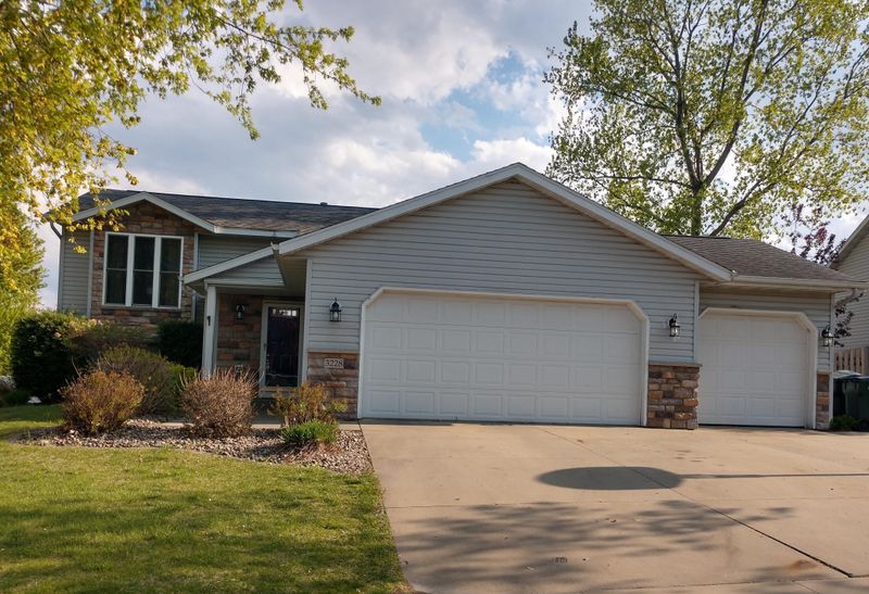 3228 Oxford Ln NW, Rochester, MN 55901