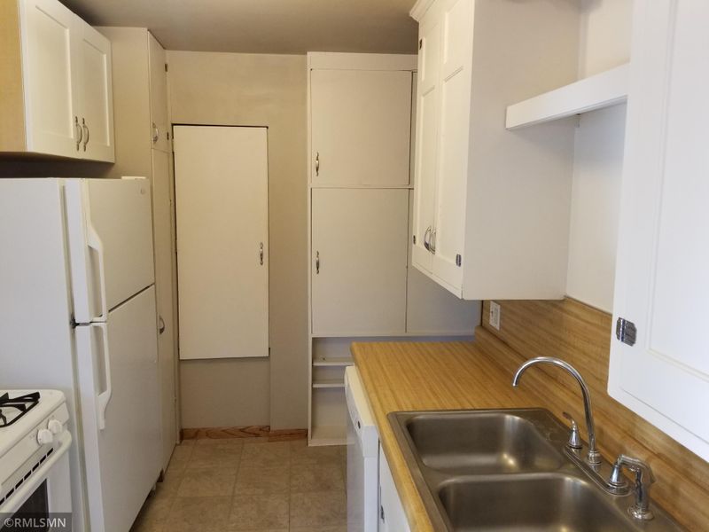 4047 Welcome Ave N, Robbinsdale, MN 55422