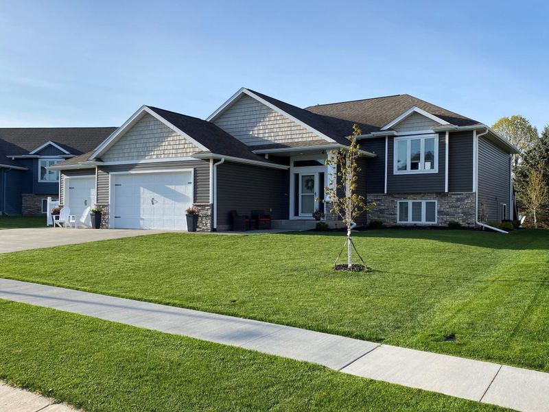 860 Brighton Ln NW, Rochester, MN 55901