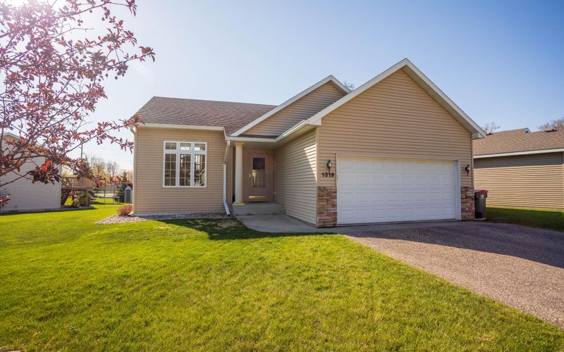 1319 Natures Trl, Alexandria, MN 56308