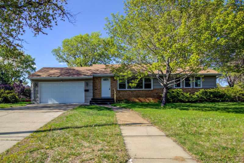 3800 66th Ave N, Brooklyn Center, MN 55429