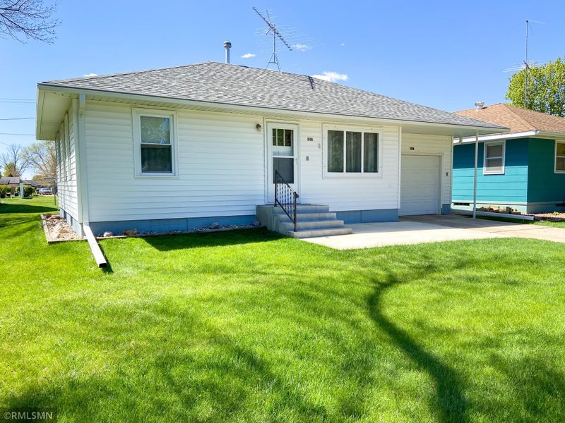 308 E Clinton St, Arlington, MN 55307