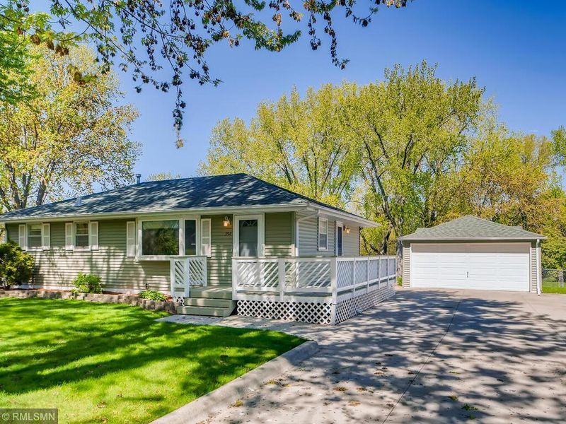 392 Grafton Ave N, Oakdale, MN 55128