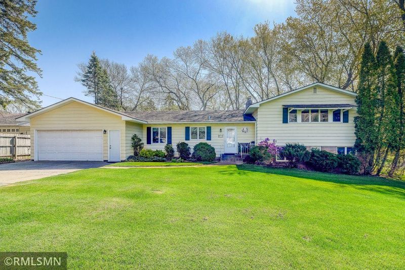 815 Halliday Rd, Saint Cloud, MN 56301