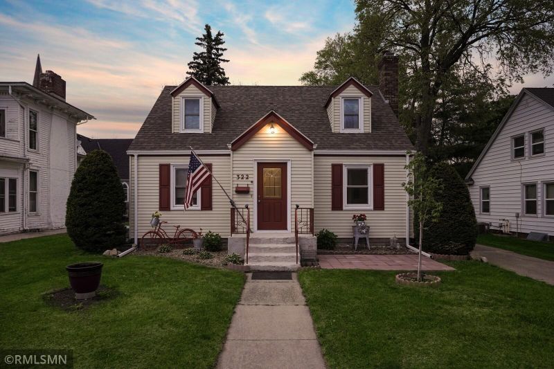 322 6th St NW, Faribault, MN 55021